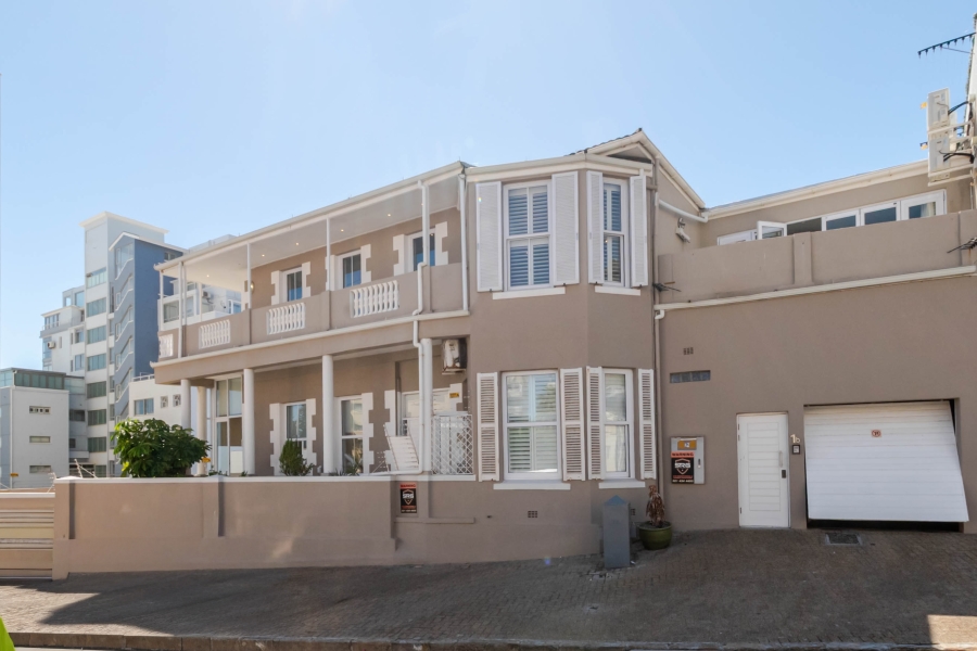 3 Bedroom Property for Sale in Sea Point Western Cape